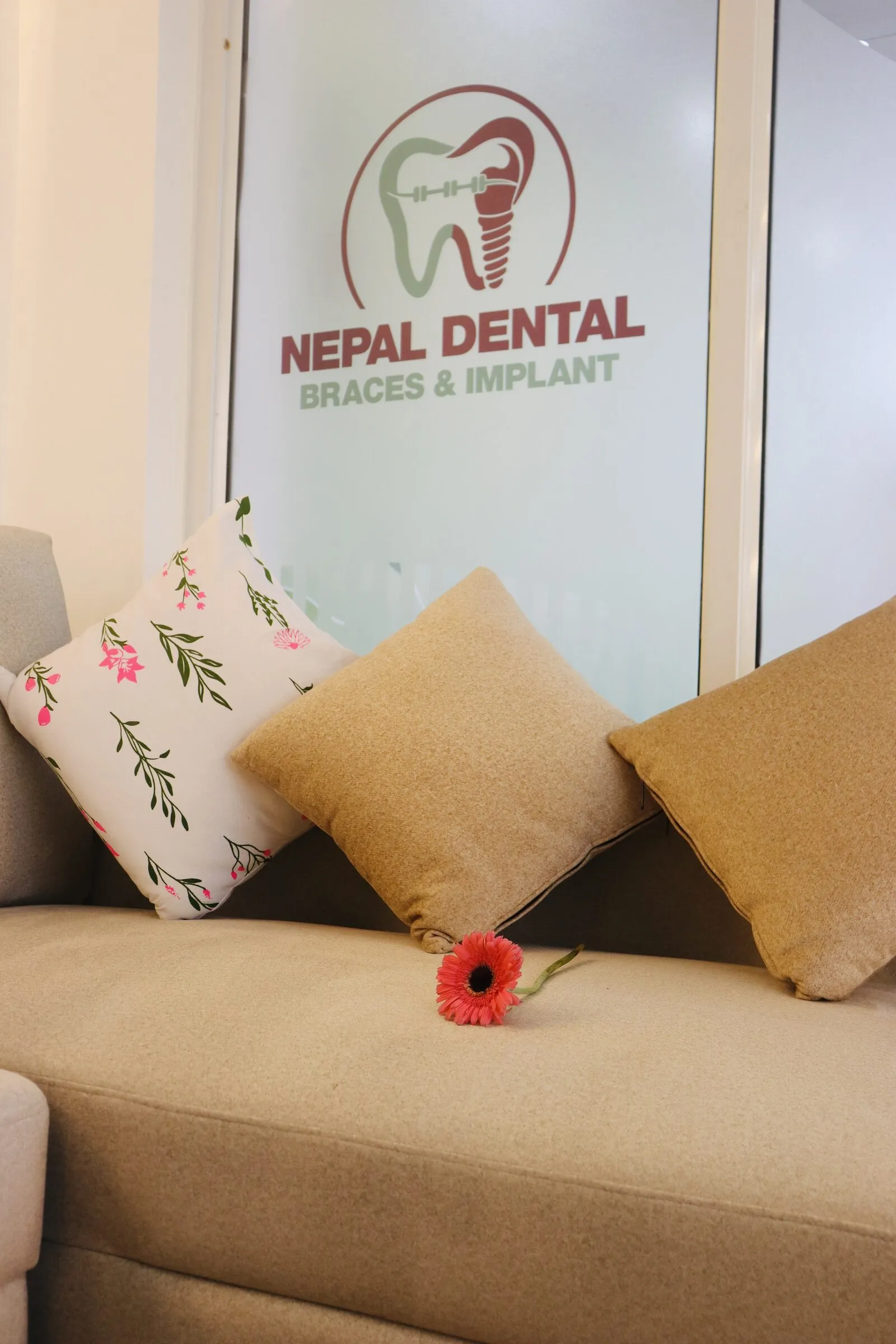 A cozy lounge corner with cushions beneath the clinic logo